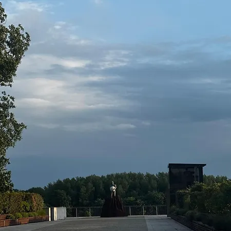 Martins River View Under The Castle Apartment
